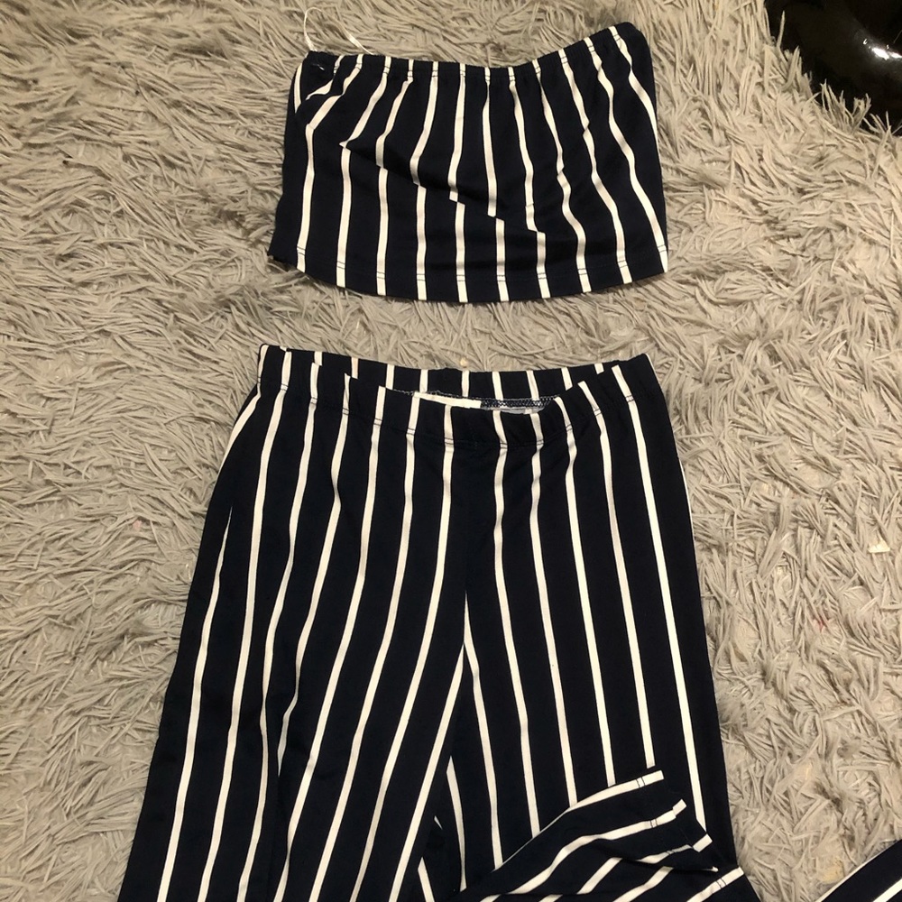 Super cute set , top and bottoms